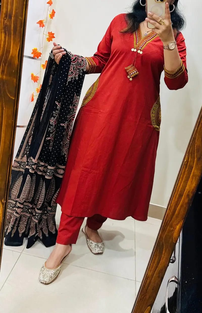 Maroon 3 Piece Kurta Set with Printed Black Dupatta